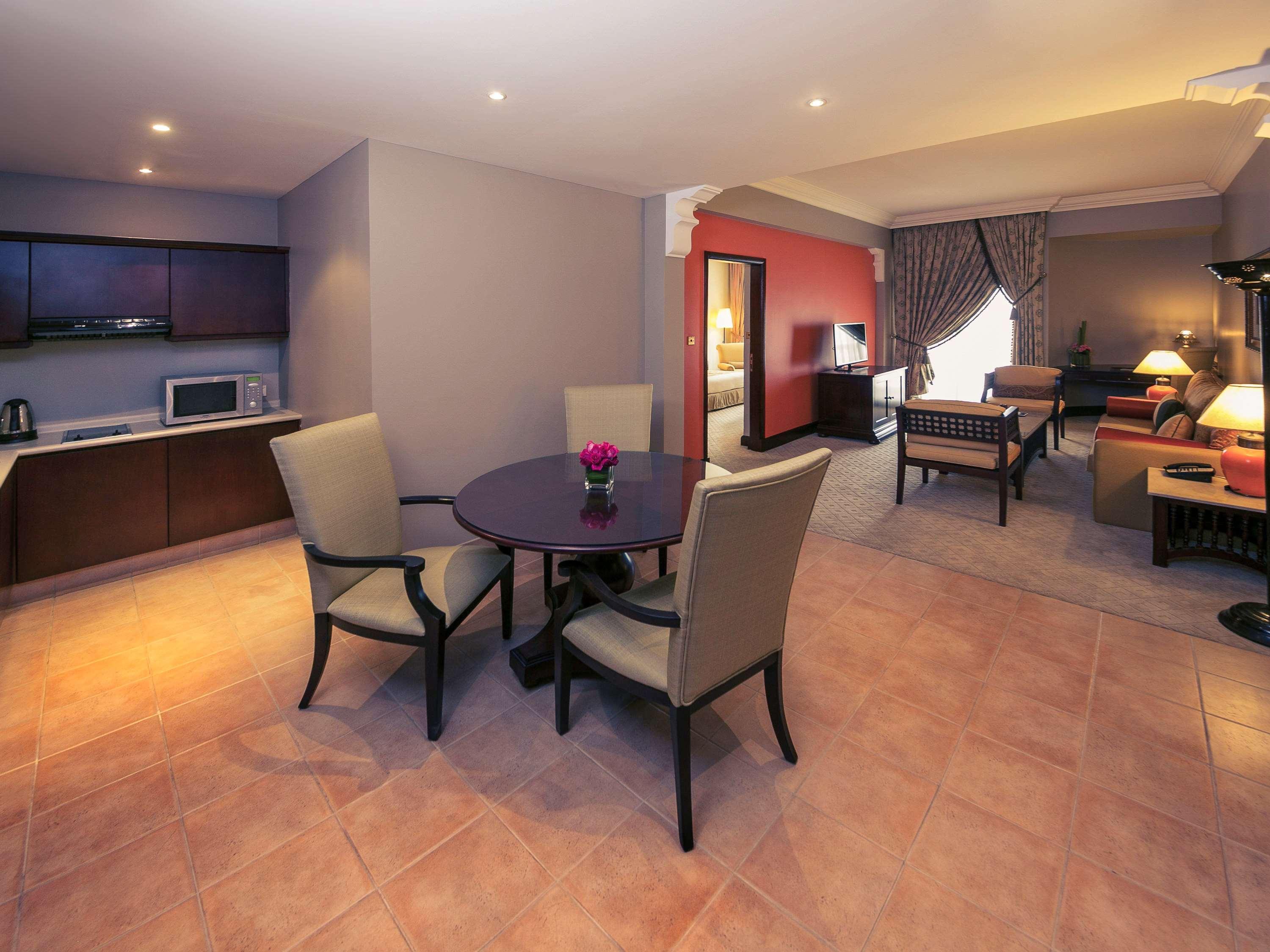 Mercure Grand Hotel Seef - All Suites Manama Eksteriør billede