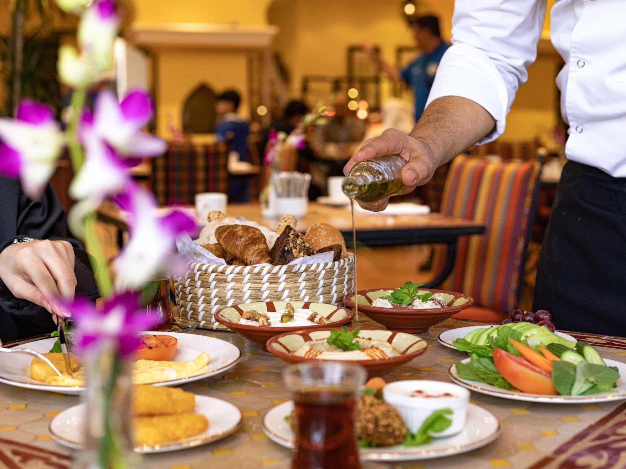 Mercure Grand Hotel Seef - All Suites Manama Eksteriør billede